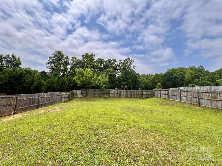 5523 Stone Bluff Court, Charlotte, NC 28214.  MLS# CAR4261273, YatesRealty ID 23429. Alternate yard