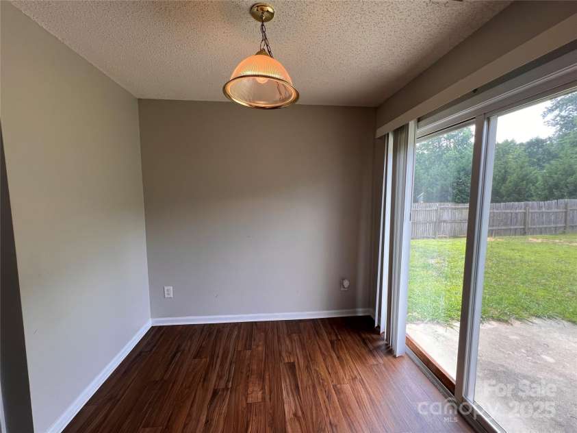 5523 Stone Bluff Court, Charlotte, NC 28214.  MLS# CAR4261273, YatesRealty ID 23429. Breakfast area