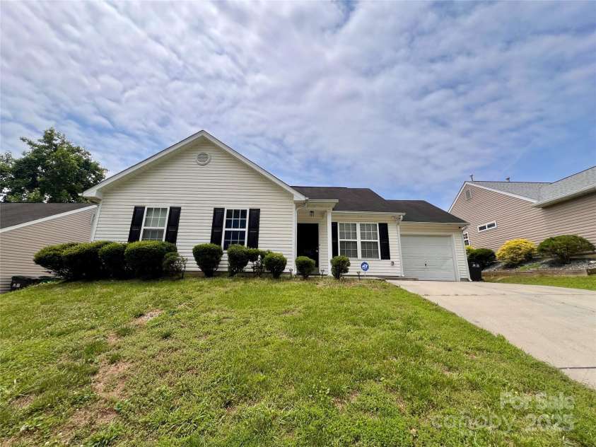 5523 Stone Bluff Court, Charlotte, NC 28214.  MLS# CAR4261273, YatesRealty ID 23429. Front exterior