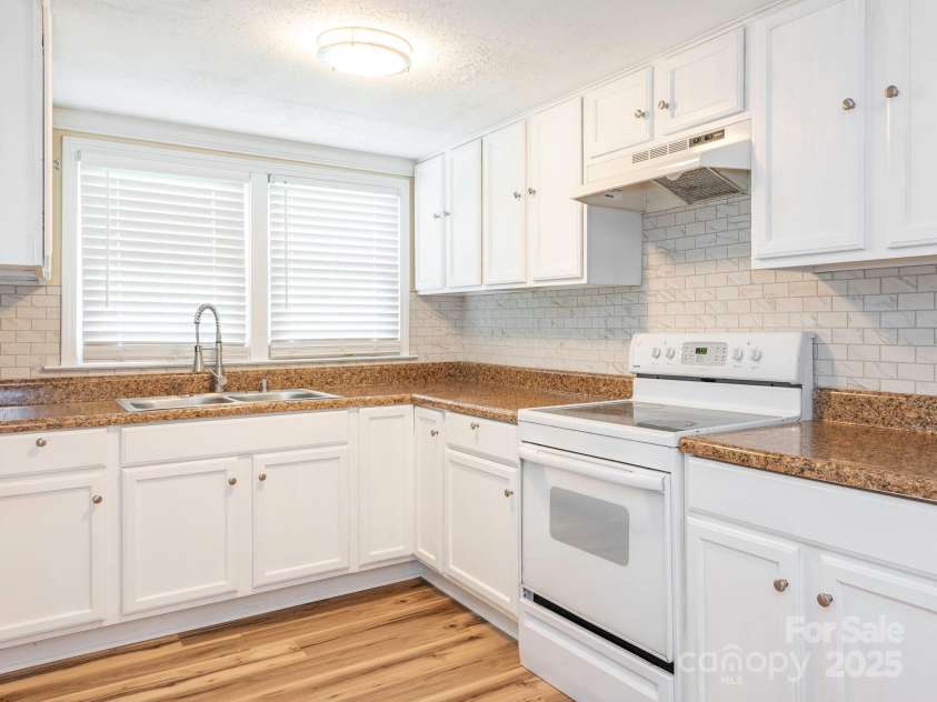 3630 Old Mocksville Road, Salisbury, NC 28144.  MLS# CAR4277049, YatesRealty ID 2343. Kitchen