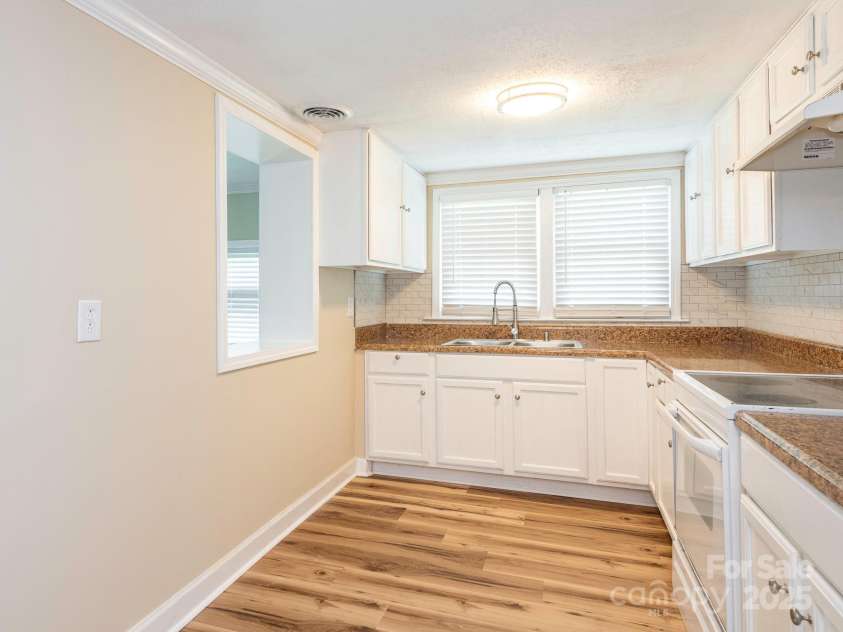 3630 Old Mocksville Road, Salisbury, NC 28144.  MLS# CAR4277049, YatesRealty ID 2343. Kitchen