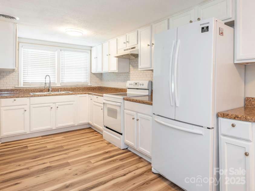 3630 Old Mocksville Road, Salisbury, NC 28144.  MLS# CAR4277049, YatesRealty ID 2343. Kitchen