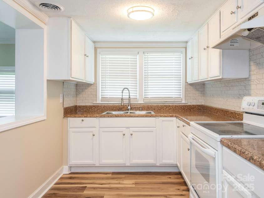 3630 Old Mocksville Road, Salisbury, NC 28144.  MLS# CAR4277049, YatesRealty ID 2343. Kitchen