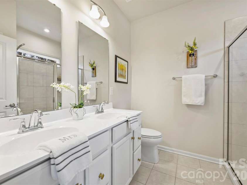 2636 Grantham Place Drive, Fort Mill, SC 29715.  MLS# CAR4374679, YatesRealty ID 23431. Primary Bathroom