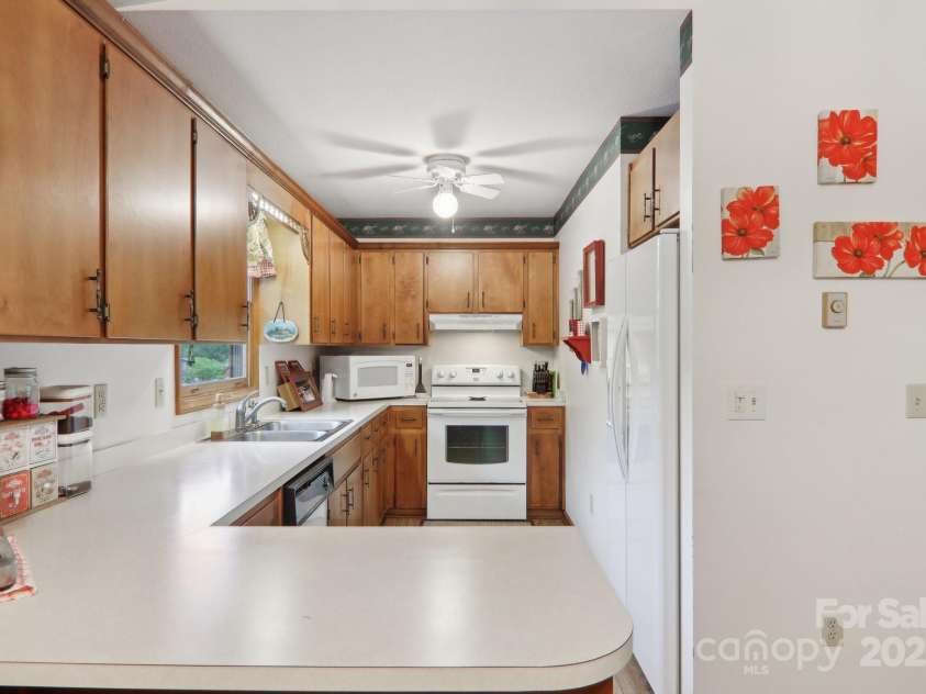 418 Stoney Ridge Loop, Maggie Valley, NC 28751.  MLS# CAR4265478, YatesRealty ID 23431. 