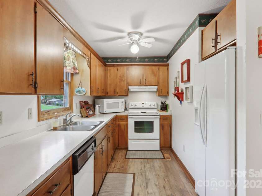418 Stoney Ridge Loop, Maggie Valley, NC 28751.  MLS# CAR4265478, YatesRealty ID 23431. 