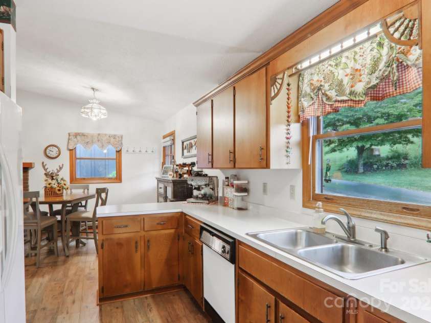 418 Stoney Ridge Loop, Maggie Valley, NC 28751.  MLS# CAR4265478, YatesRealty ID 23431. 