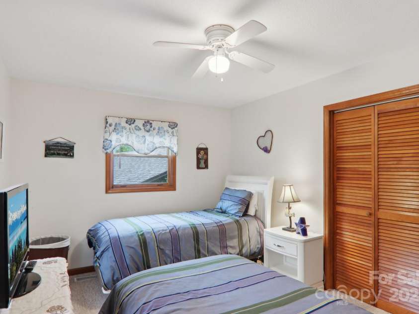 418 Stoney Ridge Loop, Maggie Valley, NC 28751.  MLS# CAR4265478, YatesRealty ID 23431. 