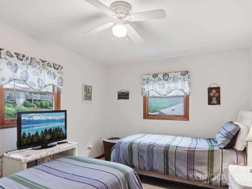 418 Stoney Ridge Loop, Maggie Valley, NC 28751.  MLS# CAR4265478, YatesRealty ID 23431. 