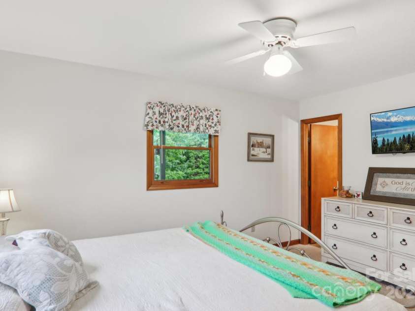 418 Stoney Ridge Loop, Maggie Valley, NC 28751.  MLS# CAR4265478, YatesRealty ID 23431. 