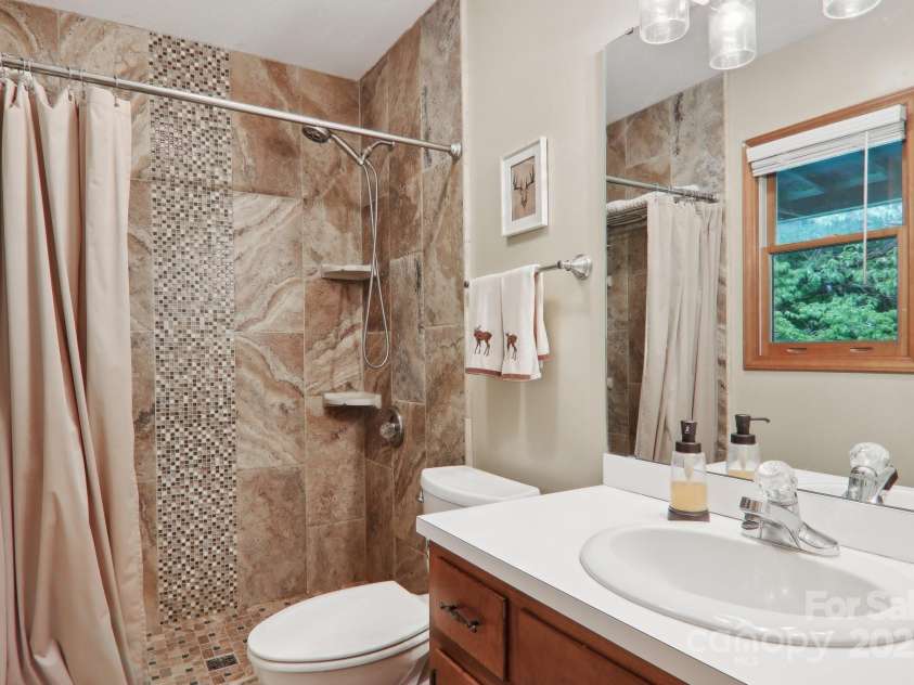 418 Stoney Ridge Loop, Maggie Valley, NC 28751.  MLS# CAR4265478, YatesRealty ID 23431. 