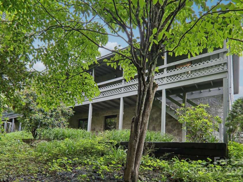 418 Stoney Ridge Loop, Maggie Valley, NC 28751.  MLS# CAR4265478, YatesRealty ID 23431. 