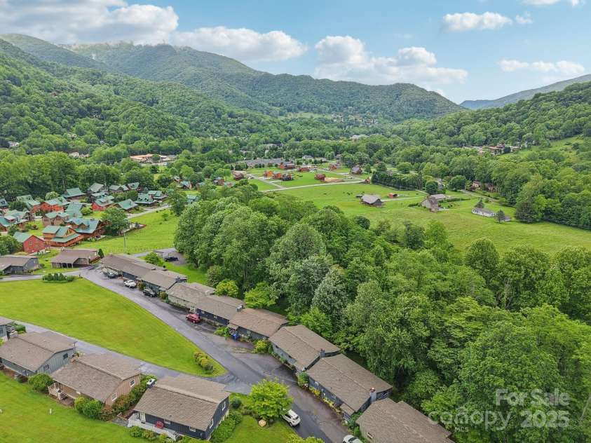 418 Stoney Ridge Loop, Maggie Valley, NC 28751.  MLS# CAR4265478, YatesRealty ID 23431. 