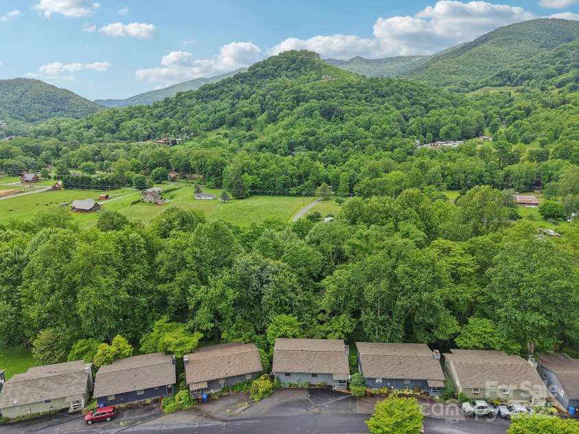 418 Stoney Ridge Loop, Maggie Valley, NC 28751.  MLS# CAR4265478, YatesRealty ID 23431. 