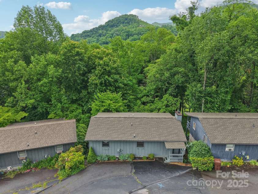 418 Stoney Ridge Loop, Maggie Valley, NC 28751.  MLS# CAR4265478, YatesRealty ID 23431. 