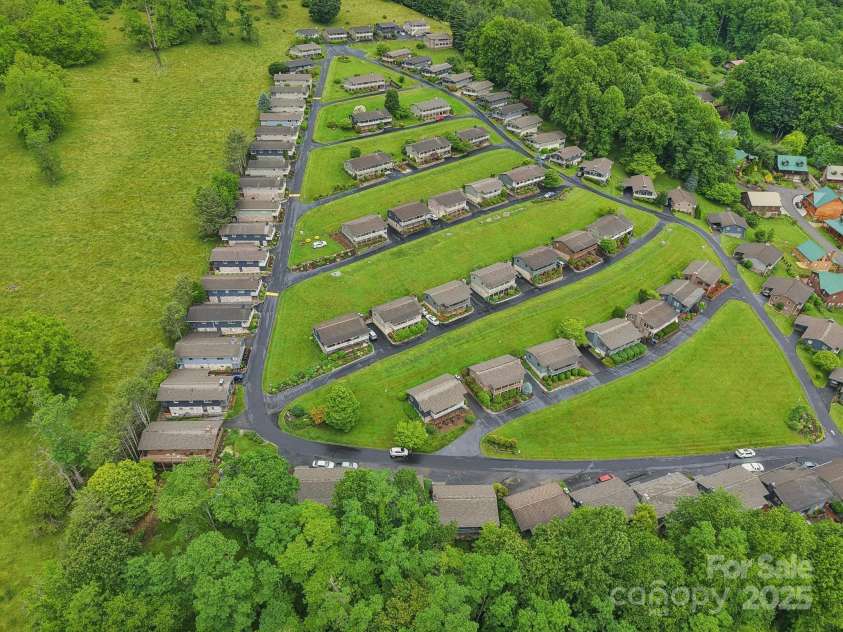 418 Stoney Ridge Loop, Maggie Valley, NC 28751.  MLS# CAR4265478, YatesRealty ID 23431. 