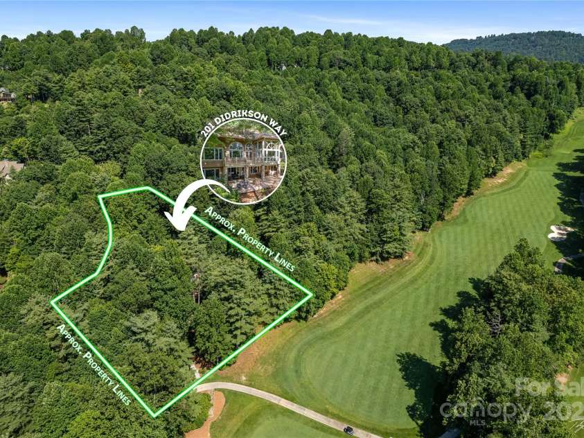 201 Didrikson Way, Hendersonville, NC 28739.  MLS# CAR4275546, YatesRealty ID 23432. This beautifully laid-out 1.15-acre private oasis features mature landscaping, peaceful outdoor spaces, and a private golf trail that leads directly to the 5th fairway.