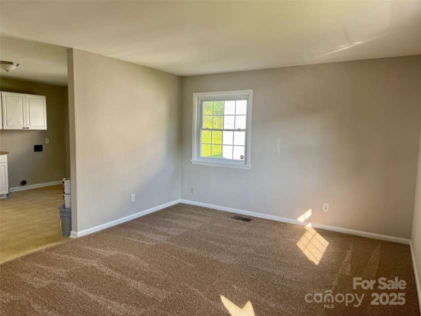 2020 Longleaf Drive, Charlotte, NC 28210.  MLS# CAR4254759, YatesRealty ID 23433. 