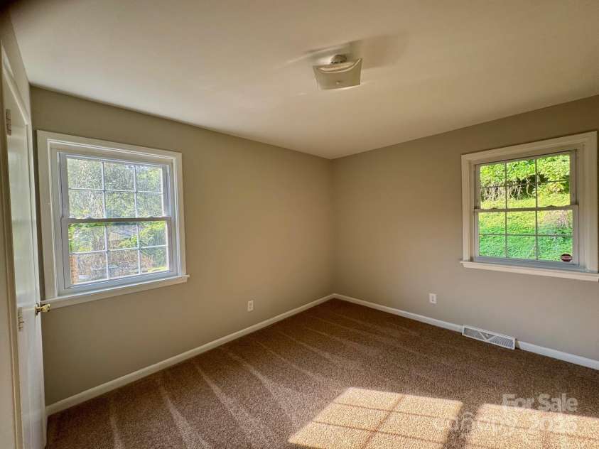 2020 Longleaf Drive, Charlotte, NC 28210.  MLS# CAR4254759, YatesRealty ID 23433. 
