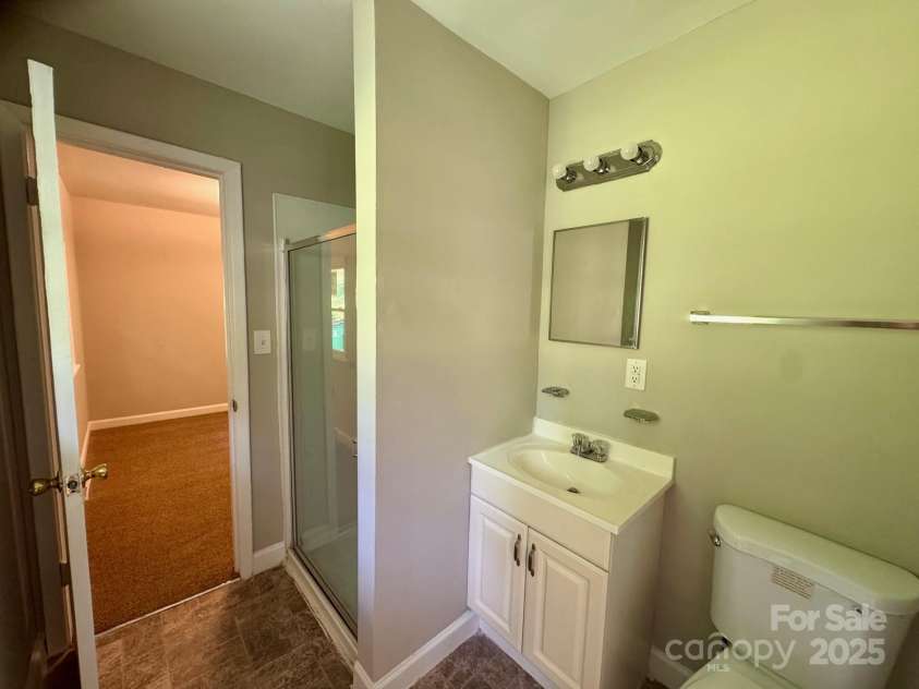 2020 Longleaf Drive, Charlotte, NC 28210.  MLS# CAR4254759, YatesRealty ID 23433. 