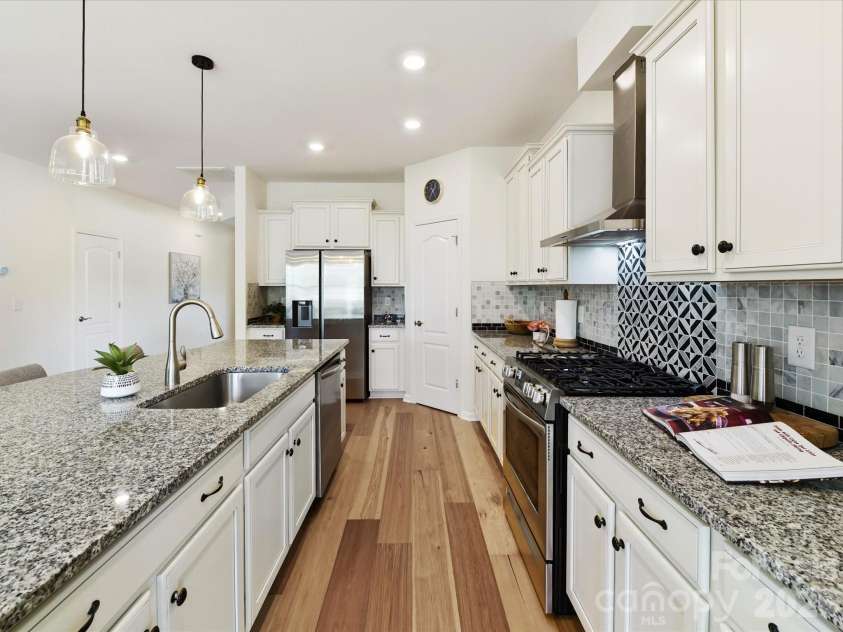 5116 Lassen Volcanic Trail, Lancaster, SC 29720.  MLS# CAR4377413, YatesRealty ID 23434. Single Bowl Sink on Island, Granite Counters
