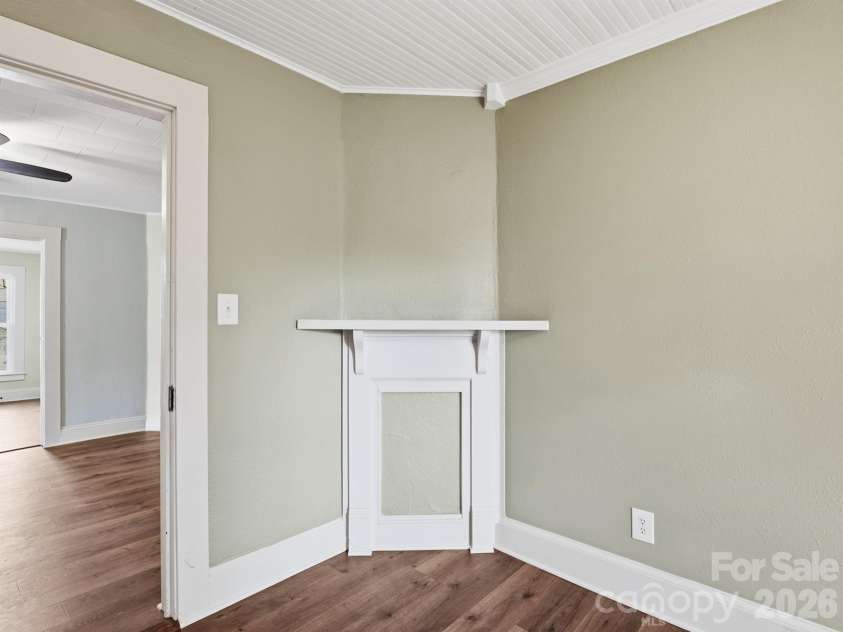 61 27th Street, Hickory, NC 28601.  MLS# CAR4353290, YatesRealty ID 23435. 