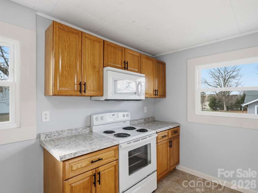 61 27th Street, Hickory, NC 28601.  MLS# CAR4353290, YatesRealty ID 23435. 