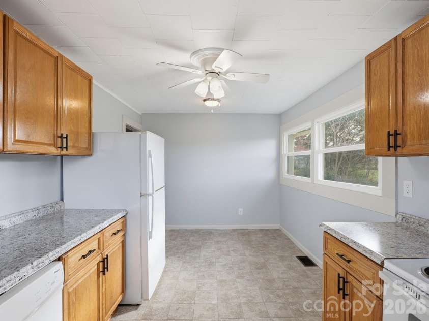 61 27th Street, Hickory, NC 28601.  MLS# CAR4353290, YatesRealty ID 23435. 