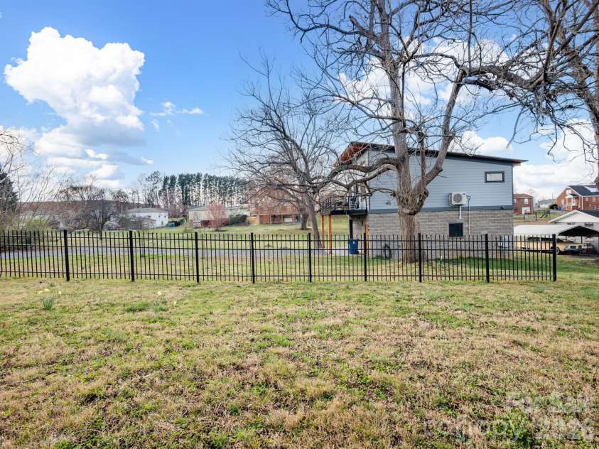 61 27th Street, Hickory, NC 28601.  MLS# CAR4353290, YatesRealty ID 23435. 
