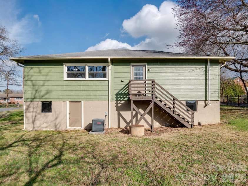 61 27th Street, Hickory, NC 28601.  MLS# CAR4353290, YatesRealty ID 23435. 