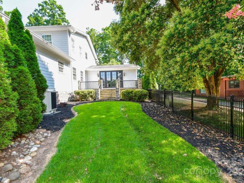 711 Yadkin Street, Albemarle, NC 28001.  MLS# CAR4273790, YatesRealty ID 23435. 