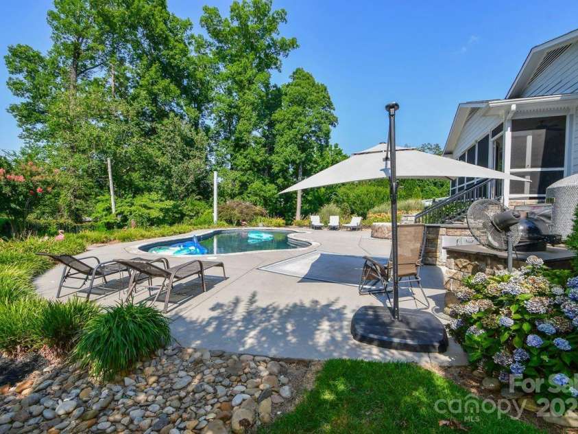 711 Yadkin Street, Albemarle, NC 28001.  MLS# CAR4273790, YatesRealty ID 23435. 