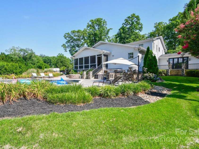 711 Yadkin Street, Albemarle, NC 28001.  MLS# CAR4273790, YatesRealty ID 23435. 