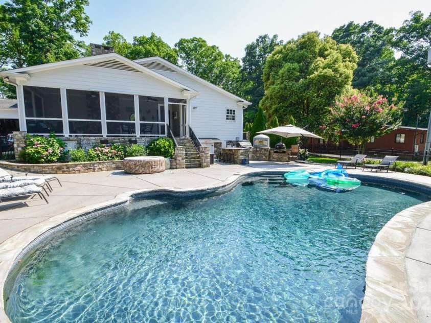 711 Yadkin Street, Albemarle, NC 28001.  MLS# CAR4273790, YatesRealty ID 23435. 