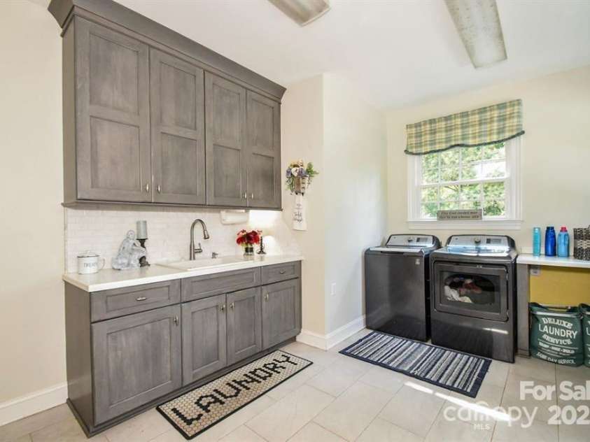 711 Yadkin Street, Albemarle, NC 28001.  MLS# CAR4326114, YatesRealty ID 23435. 