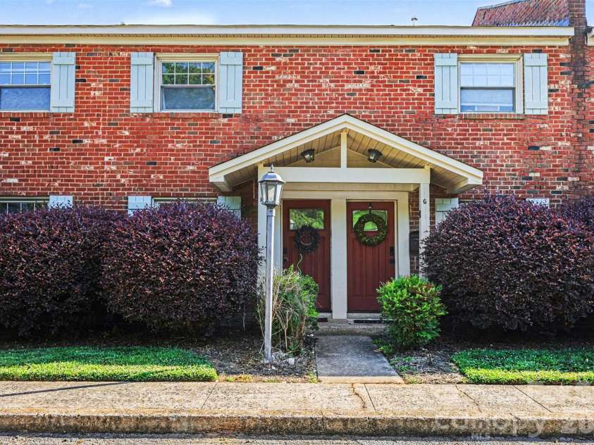 1201 Green Oaks Lane, Charlotte, NC 28205.  MLS# CAR4373032, YatesRealty ID 23436. 