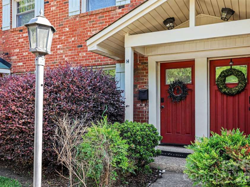 1201 Green Oaks Lane, Charlotte, NC 28205.  MLS# CAR4373032, YatesRealty ID 23436. 