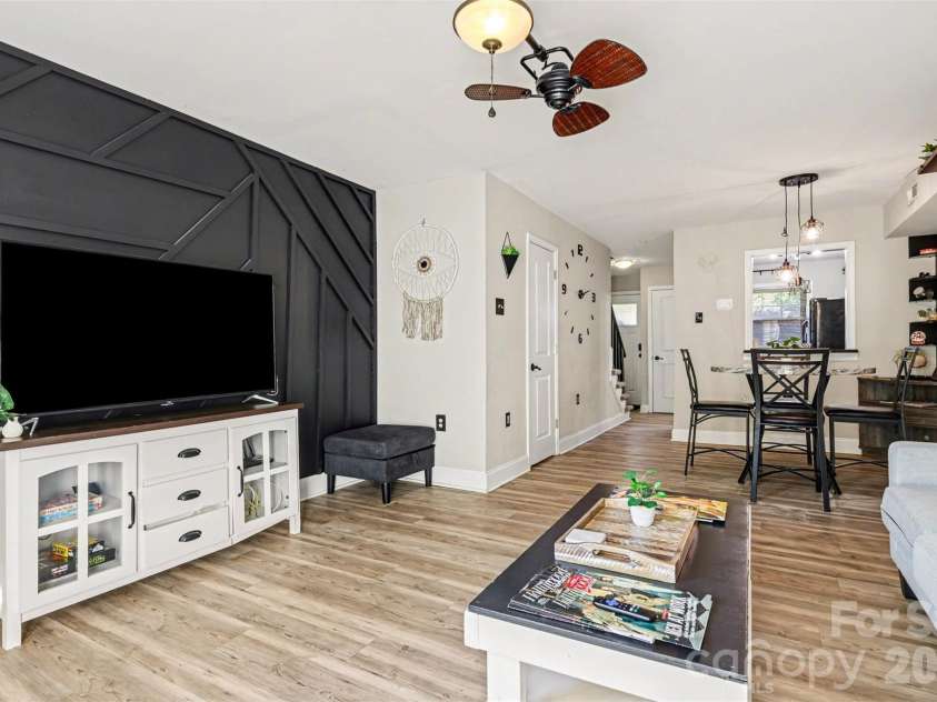 1201 Green Oaks Lane, Charlotte, NC 28205.  MLS# CAR4373032, YatesRealty ID 23436. 