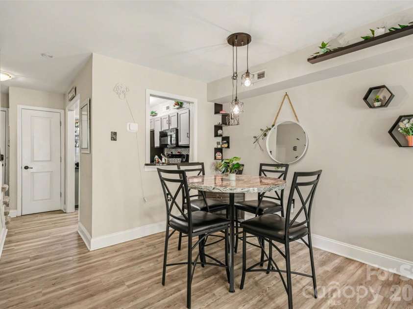1201 Green Oaks Lane, Charlotte, NC 28205.  MLS# CAR4373032, YatesRealty ID 23436. 