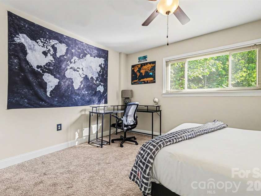 1201 Green Oaks Lane, Charlotte, NC 28205.  MLS# CAR4373032, YatesRealty ID 23436. 