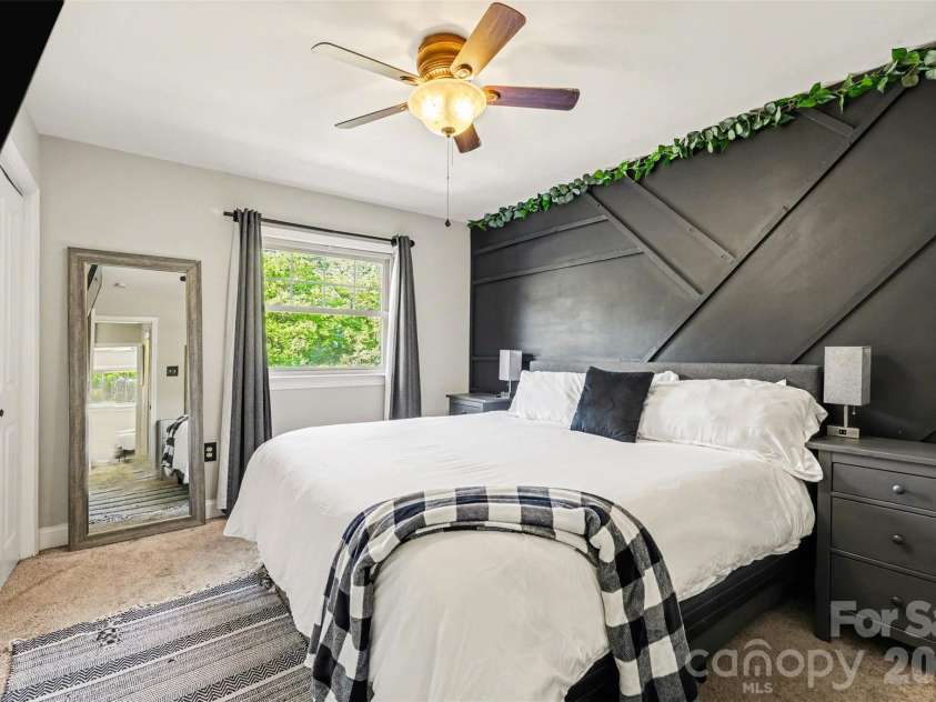 1201 Green Oaks Lane, Charlotte, NC 28205.  MLS# CAR4373032, YatesRealty ID 23436. 