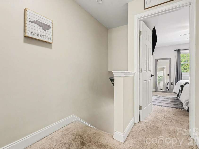 1201 Green Oaks Lane, Charlotte, NC 28205.  MLS# CAR4373032, YatesRealty ID 23436. 