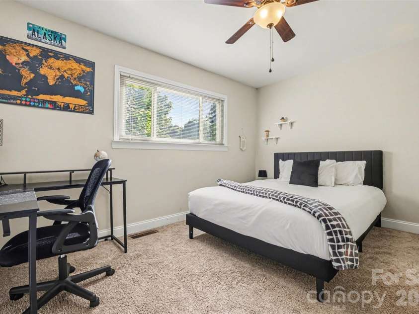 1201 Green Oaks Lane, Charlotte, NC 28205.  MLS# CAR4373032, YatesRealty ID 23436. 
