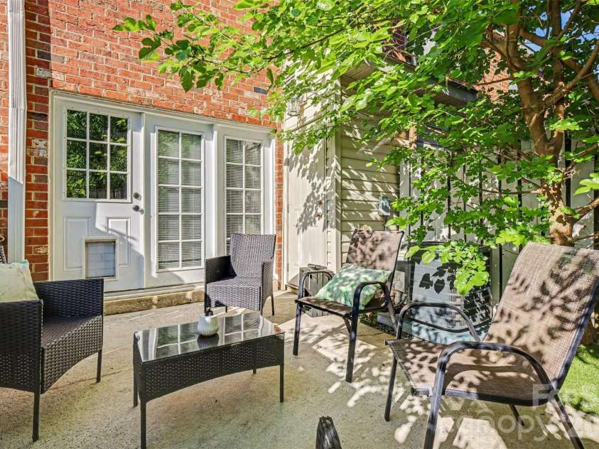 1201 Green Oaks Lane, Charlotte, NC 28205.  MLS# CAR4373032, YatesRealty ID 23436. 