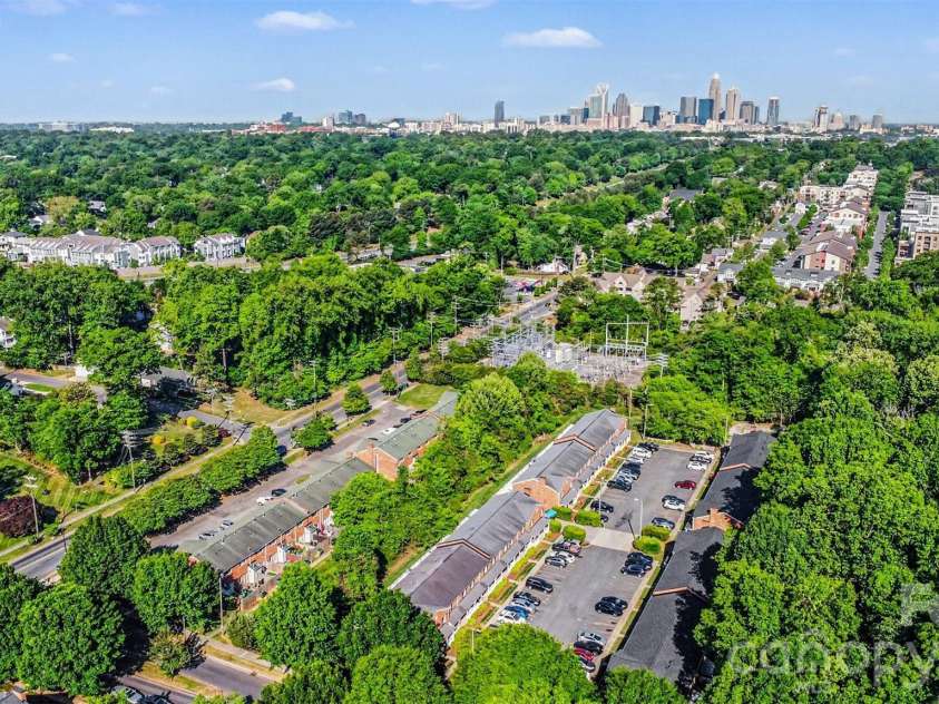 1201 Green Oaks Lane, Charlotte, NC 28205.  MLS# CAR4373032, YatesRealty ID 23436. 