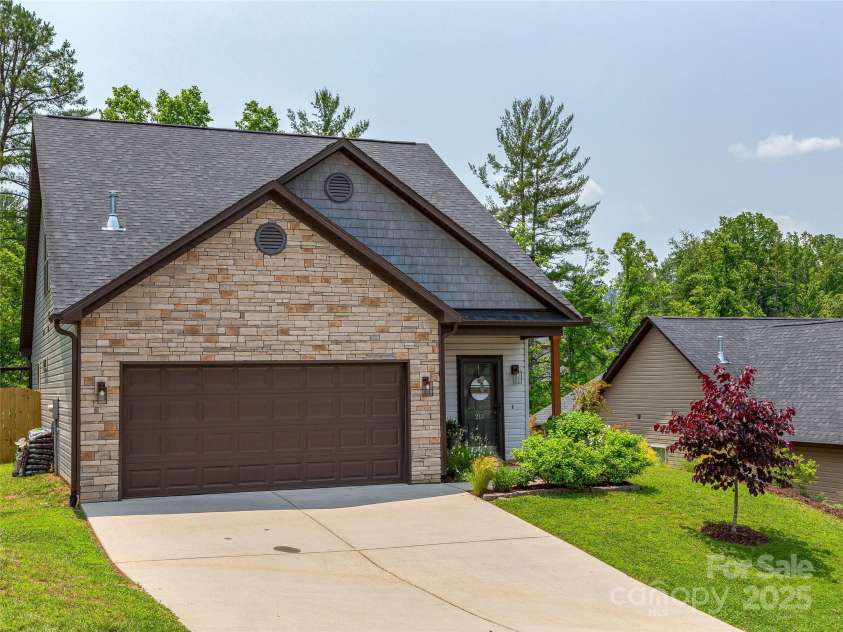 218 Water Leaf Drive, Weaverville, NC 28787.  MLS# CAR4266652, YatesRealty ID 23436. 