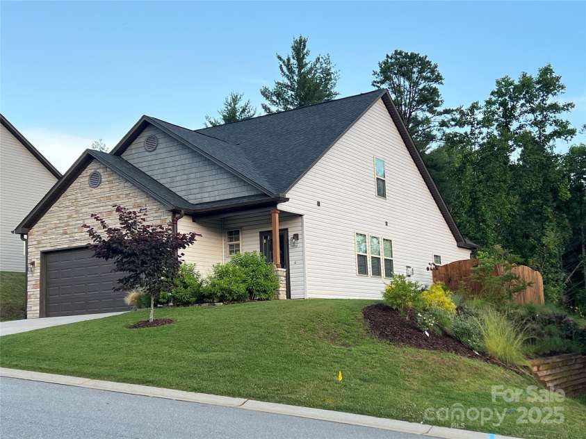 218 Water Leaf Drive, Weaverville, NC 28787.  MLS# CAR4266652, YatesRealty ID 23436. 