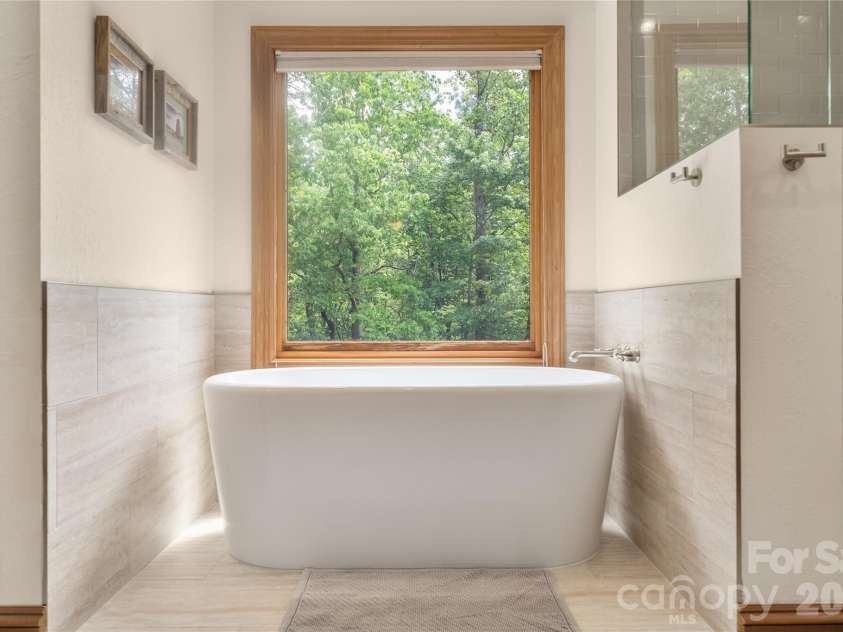 176 Hemlock Lane, Lake Lure, NC 28746.  MLS# CAR4374433, YatesRealty ID 23437. Primary bath tub