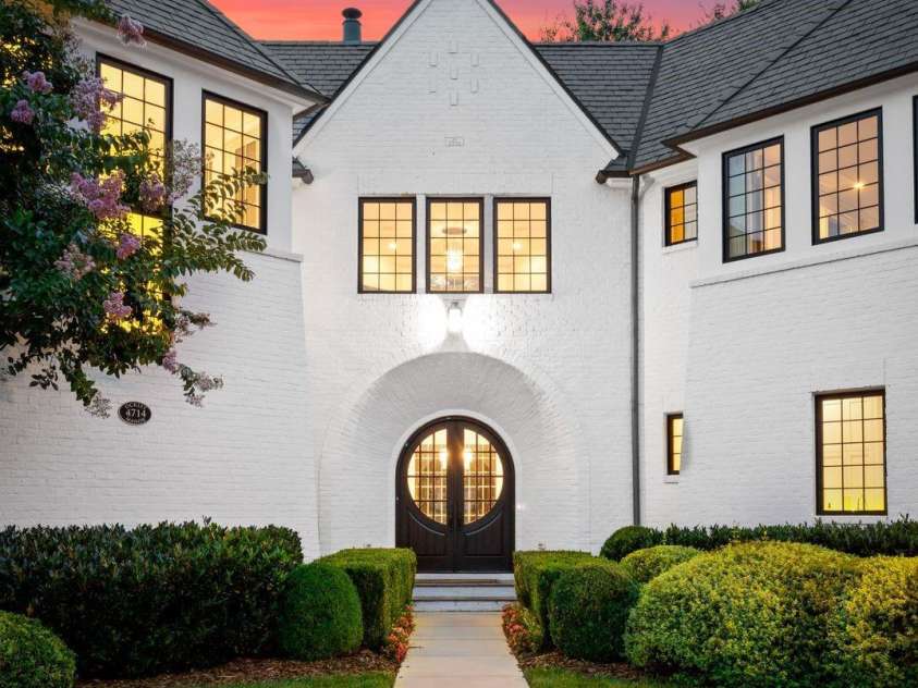 4714 Ockley Manor Lane, Charlotte, NC 28226.  MLS# CAR4272005, YatesRealty ID 23437. 