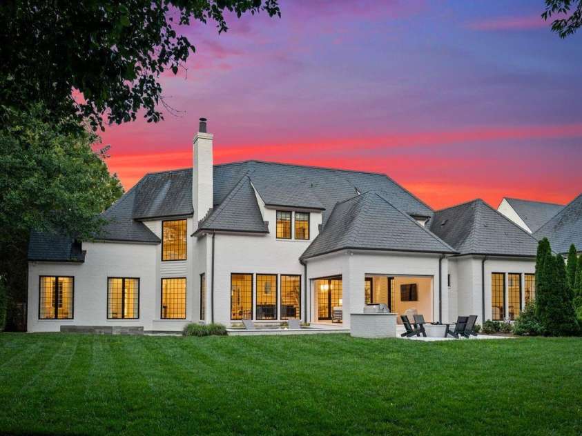 4714 Ockley Manor Lane, Charlotte, NC 28226.  MLS# CAR4272005, YatesRealty ID 23437. 